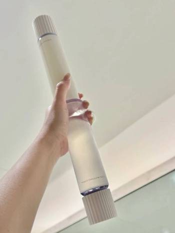 珀莱雅光学水乳，让我白成一道光！