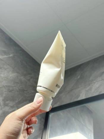 RNW抛光洗面奶， 半夜爬起来都要夸一句好牛！