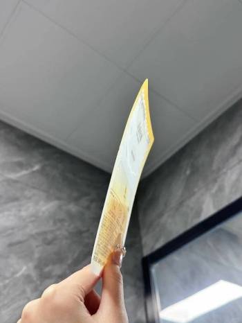 春日来信 vc 美白面膜，这白得有点太猛了。