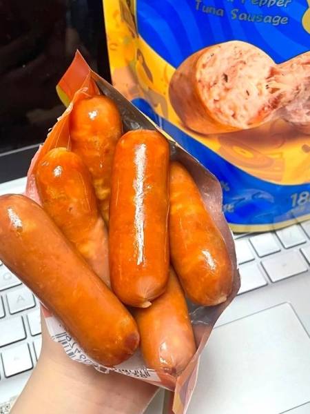 整个办公室人手一袋的香肠！好足料