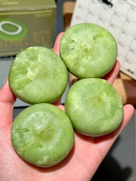 请大家不要放过这块龙井茶酥！