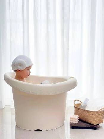 人类幼崽泡澡桶的快乐，泡澡小精灵的夏日SPA
