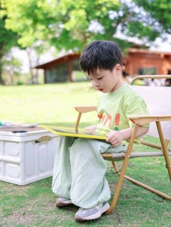 4 岁小孩哥的夏季穿搭，居然有点小帅