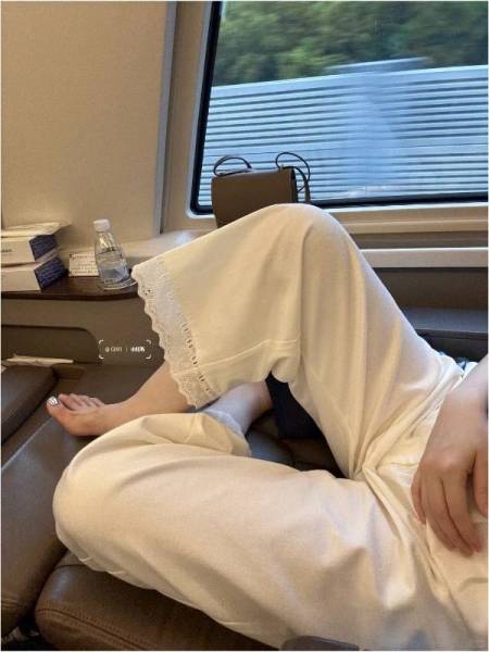 终于穿到了不皱小白裤，还有小花边