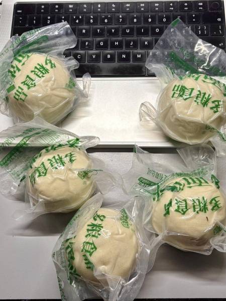 宿舍里的即食馒头