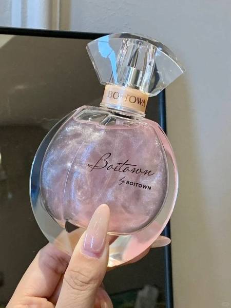 少女的第一瓶香水，初恋般的暧昧感
